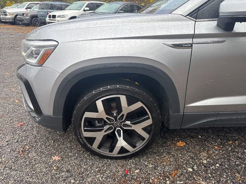 Used 2022 Volkswagen Taos SEL image 6