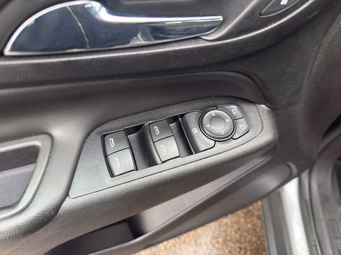 Used 2018 Chevrolet Equinox LT image 22