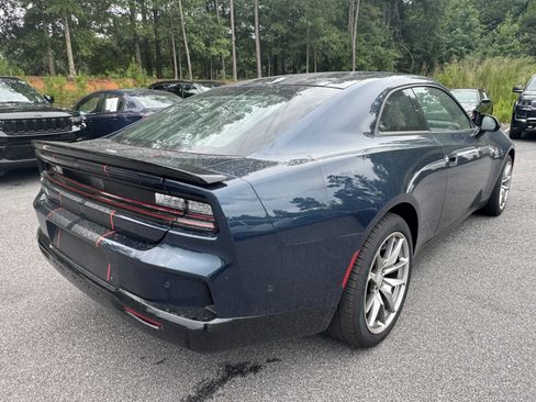 Used 2025 Dodge Charger Daytona Scat Pack w/ Track Pack AWD/4WD image 5