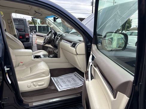 Used 2017 Lexus GX 460 image 27