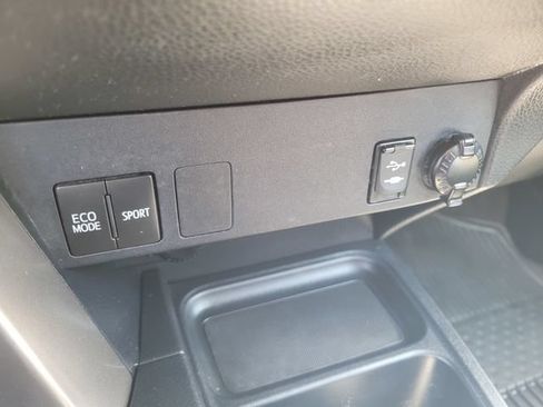 Used 2018 Toyota RAV4 LE w/ All Weather Liner Package FWD image 23