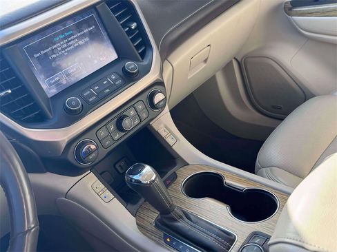 Used 2019 GMC Acadia Denali image 17