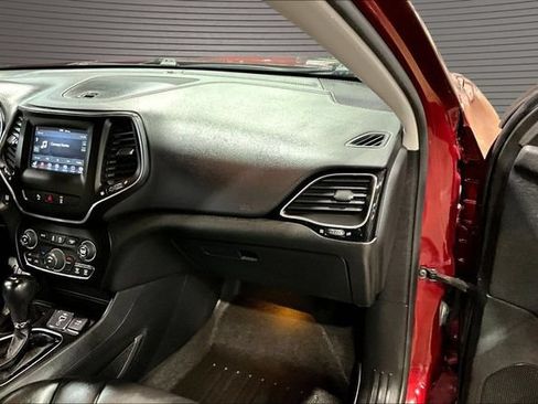 Used 2021 Jeep Cherokee Latitude Plus FWD image 25