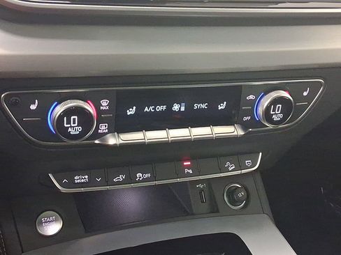 Used 2024 Audi Q5 e Premium Plus w/ Premium Plus Package image 24