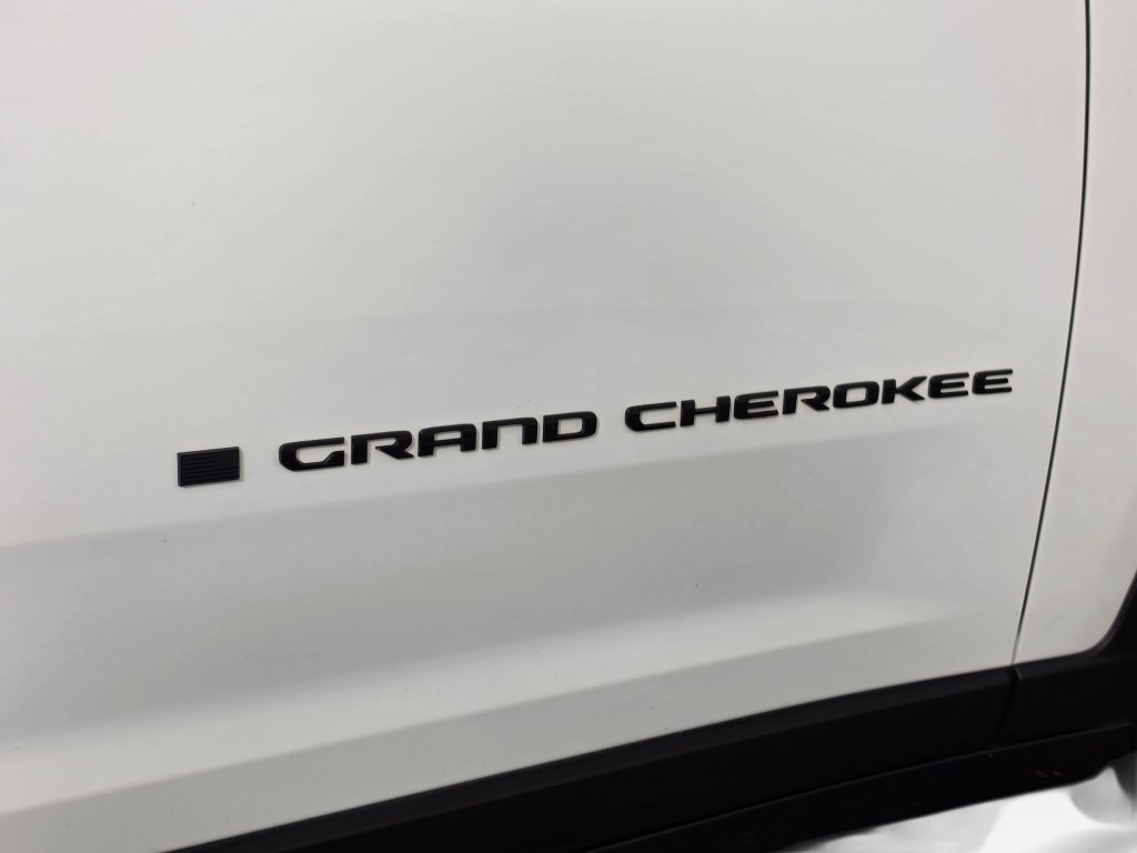 Used 2023 Jeep Grand Cherokee Altitude AWD/4WD image 43