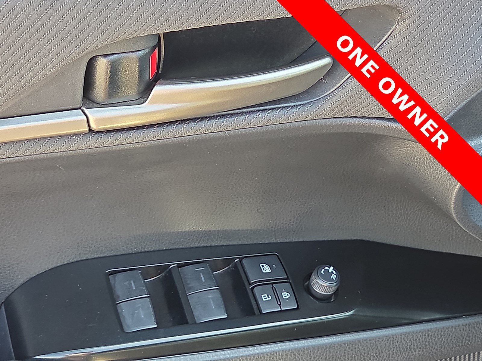 Used 2025 Toyota Camry SE FWD image 13