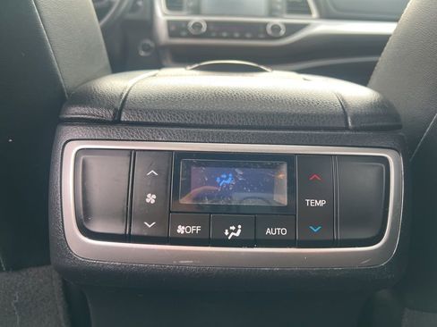 Used 2018 Toyota Highlander XLE image 28