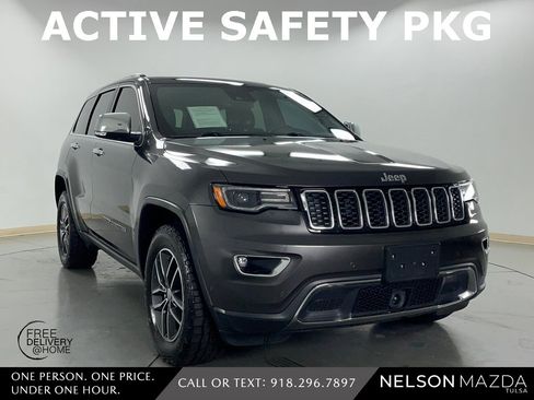 Used 2017 Jeep Grand Cherokee Limited w/ Luxury Group II image 4