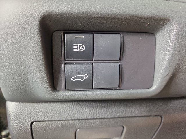 Used 2022 Toyota Highlander XLE FWD image 30