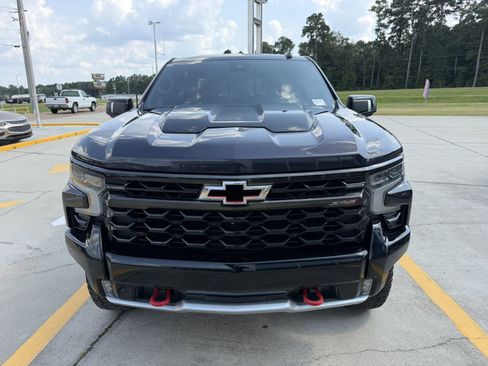 Used 2022 Chevrolet Silverado 1500 ZR2 w/ Technology Package AWD/4WD image 2