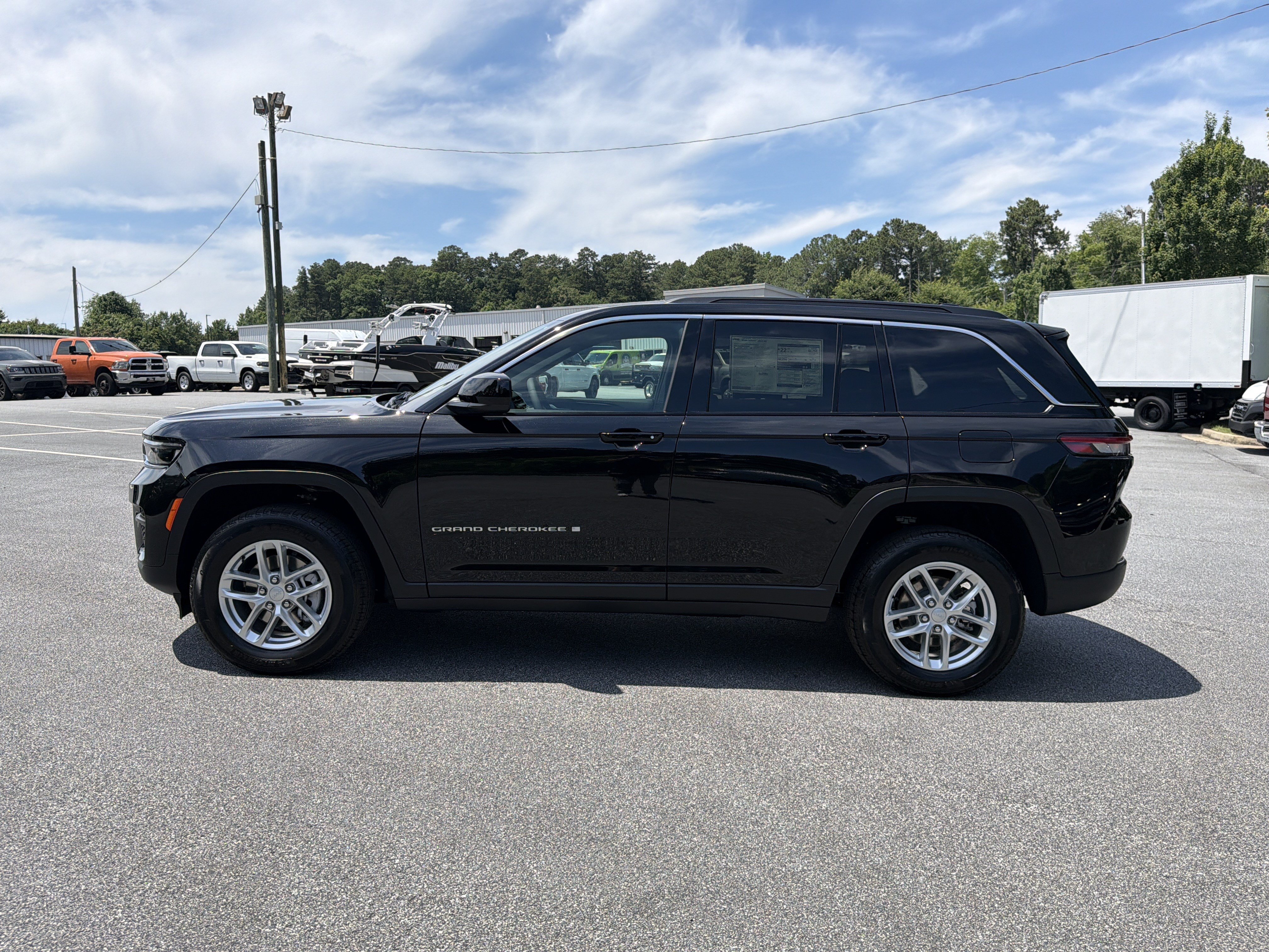 New 2026 Jeep Grand Cherokee Laredo RWD image 4
