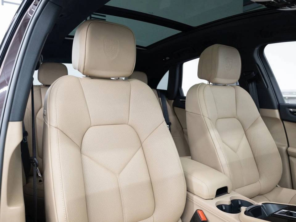 Certified 2026 Porsche Macan AWD/4WD image 23
