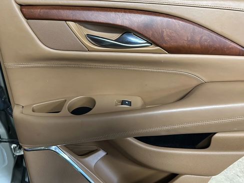 Used 2016 Cadillac Escalade Platinum image 21