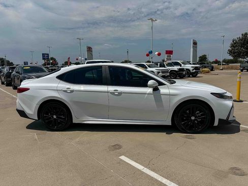 Used 2025 Toyota Camry SE w/ Convenience Package FWD image 2
