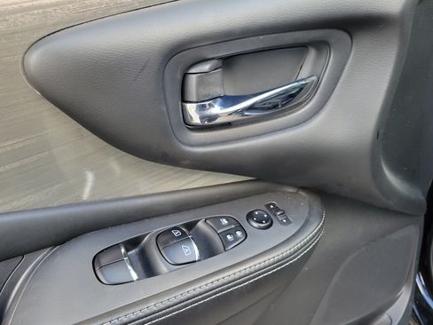 Used 2017 Nissan Murano Platinum w/ Platinum Technology Package FWD image 16
