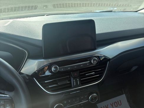 Used 2022 Ford Escape Titanium w/ Class II Trailer Tow Package image 10