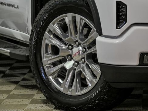 Used 2024 GMC Sierra 1500 Denali AWD/4WD image 3