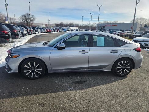 Used 2024 Honda Civic EX-L image 3