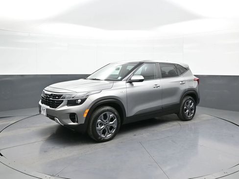 Certified 2024 Kia Seltos LX image 10