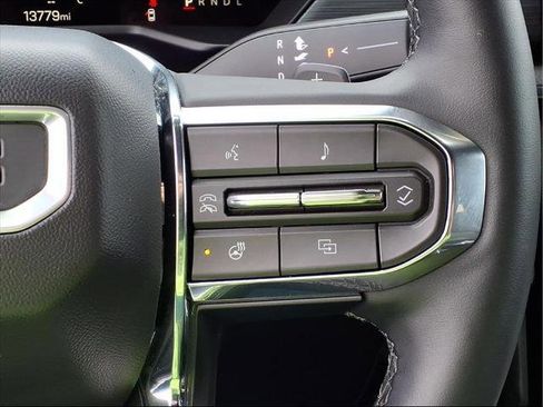 Used 2025 GMC Acadia Elevation image 16