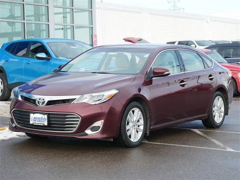 Used 2013 Toyota Avalon XLE image 2