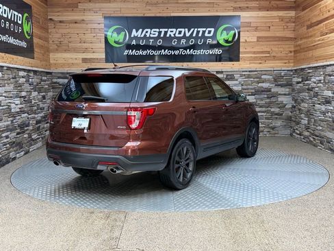Used 2018 Ford Explorer XLT w/ Equipment Group 202A image 9