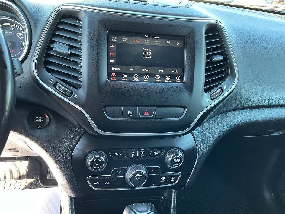 Used 2020 Jeep Cherokee Latitude Plus w/ Cold Weather Group AWD/4WD image 5