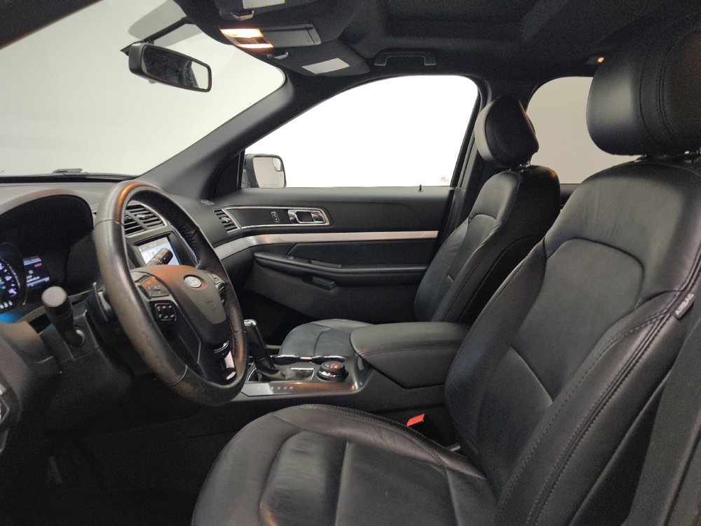 Used 2017 Ford Explorer XLT w/ Equipment Group 202A AWD/4WD image 17