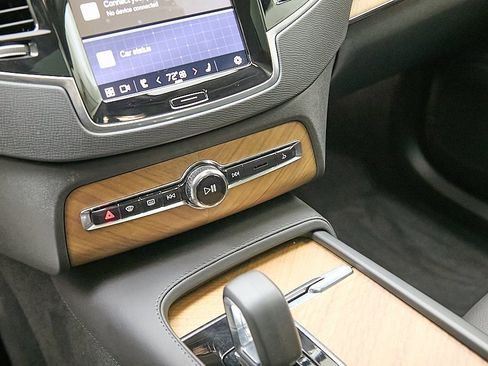 Used 2023 Volvo XC90 B5 Plus image 17