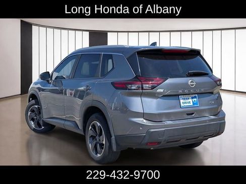 Used 2024 Nissan Rogue SV w/ SV Premium Package FWD image 8