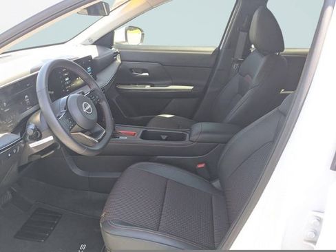 Used 2025 Nissan Kicks SR FWD image 19
