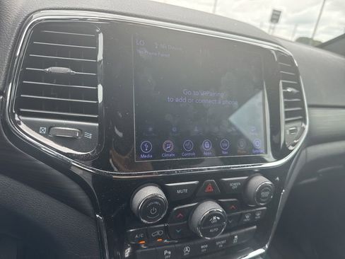 Used 2021 Jeep Grand Cherokee Laredo X RWD image 21