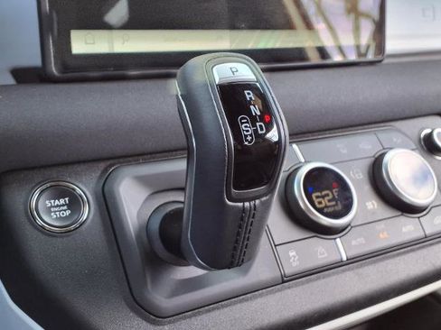 Used 2023 Land Rover Defender 90 SE image 14