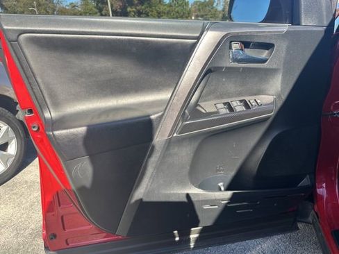 Used 2016 Toyota RAV4 SE image 11