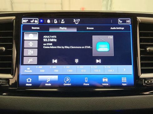 Used 2024 Chrysler Pacifica Touring-L image 28