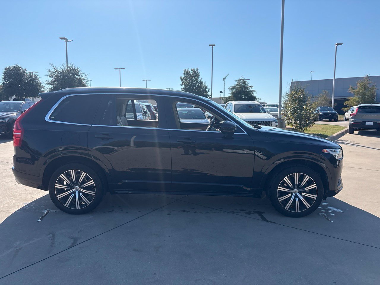 Used 2021 Volvo XC90 T6 Momentum AWD/4WD image 4