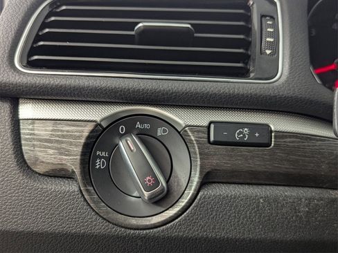 Used 2018 Volkswagen Passat 2.0T SEL Premium image 13