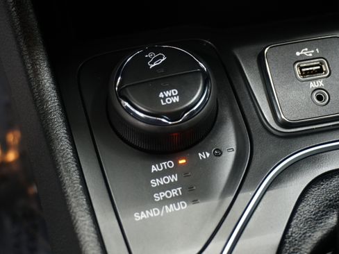 Used 2021 Jeep Cherokee Latitude Lux w/ Sun & Sound Group image 21