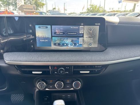 Certified 2025 Nissan Kicks SV AWD/4WD image 17