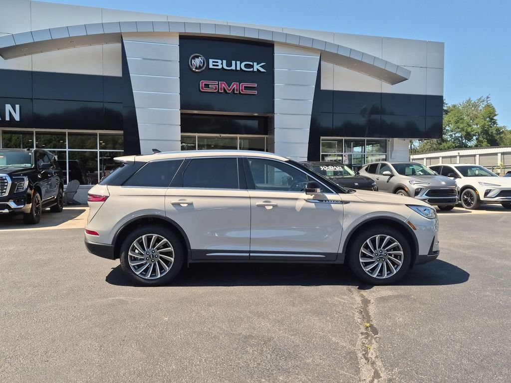 Used 2023 Lincoln Corsair Reserve w/ Equipment Group 201A AWD/4WD image 4