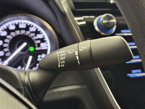 Used 2018 Toyota Camry L image 22