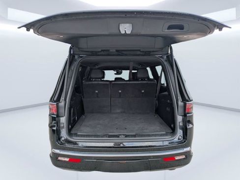 Used 2024 Jeep Wagoneer L Series II RWD image 12