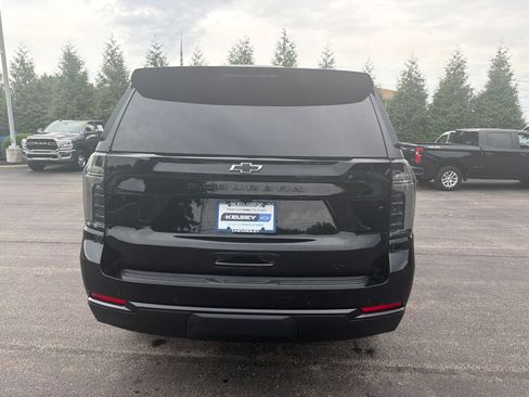 Used 2025 Chevrolet Suburban LT w/ Comfort Package AWD/4WD image 4