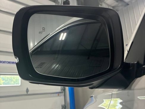 Used 2025 Honda Pilot Touring image 11