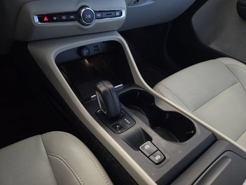 Used 2019 Volvo XC40 T5 Momentum AWD/4WD image 26