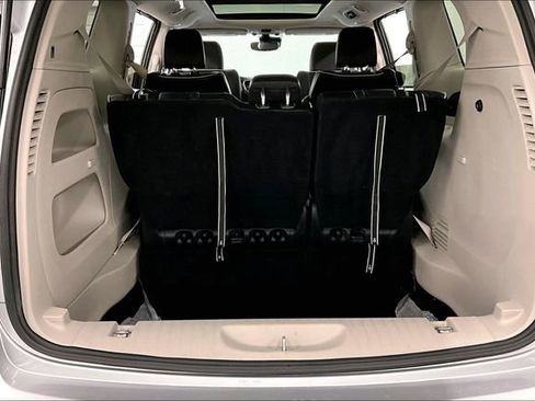 Used 2024 Chrysler Pacifica Limited image 38