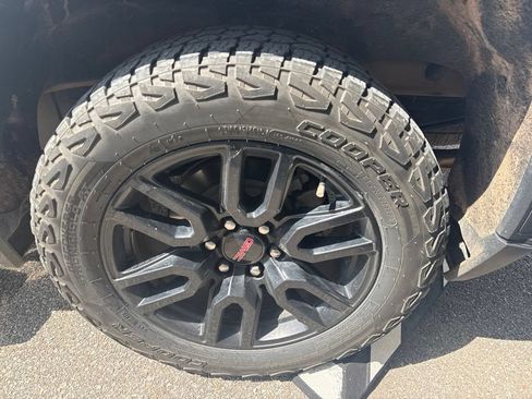 Used 2025 GMC Sierra 1500 Elevation w/ Elevation Premium Package AWD/4WD image 8