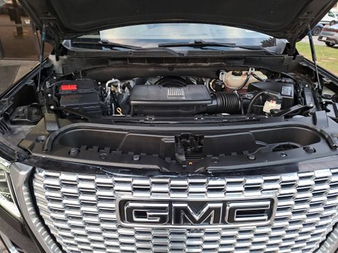 Used 2021 GMC Yukon Denali w/ Denali Premium Package image 32