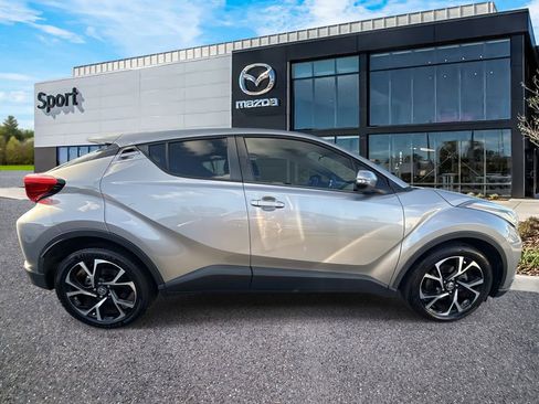 Used 2020 Toyota C-HR XLE image 2