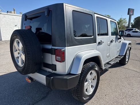 Used 2008 Jeep Wrangler Unlimited Sahara w/ Dual Top Group AWD/4WD image 7